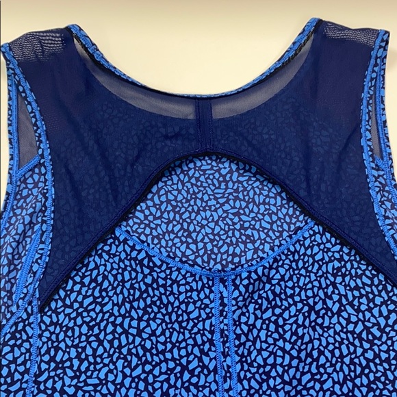 lululemon Blue and Navy Printed Tank w/mesh, Lg - Picture 4 of 7